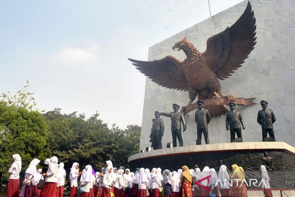 Mengenal tokoh-tokoh penting kemudian pahlawan revolusi yang gugur G30S PKI