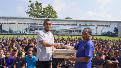 Dukung Pembinaan Jasmani, Lapas Kelas IIA Purwokerto Bagikan Alat Olahraga terhadap Warga Binaan