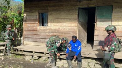 Jaya Sakti Sehat: Prajurit Yonif 113/JS Ketuk Pintu Warga Engganengga, Bawa Pelayanan Lingkup Bidang Kesehatan Hingga ke Pelosok Papua