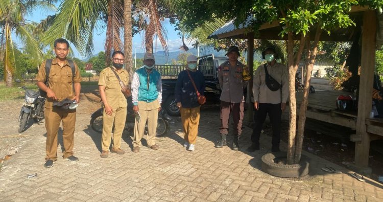 Polri Dampingi Petugas Vaksinasi Fauna Ternak pada Kecamatan Skongkang