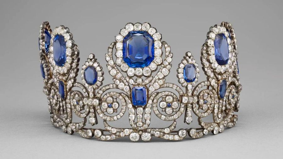 Penampakan Perhiasan Fenomenal yang digunakan dimaksud Dicuri dari Museum Louvre Paris