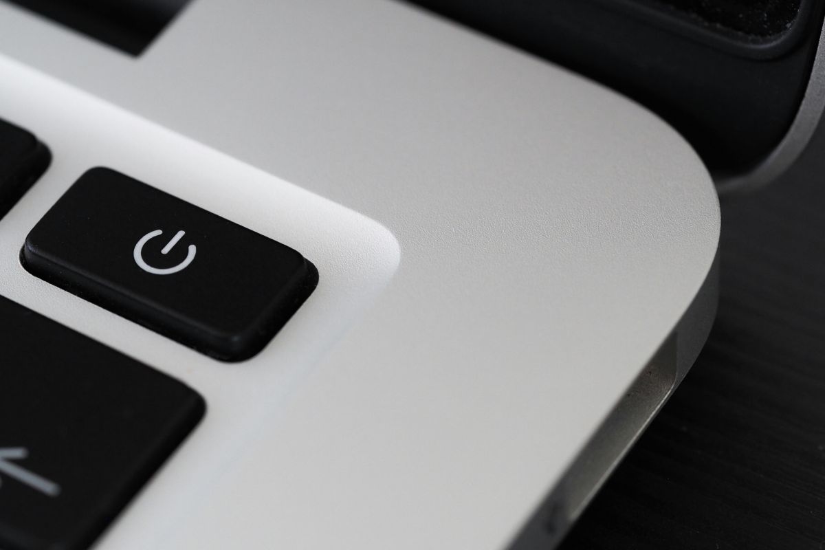 Mengenal arti simbol “I” dan juga “O” pada tombol power elektronik