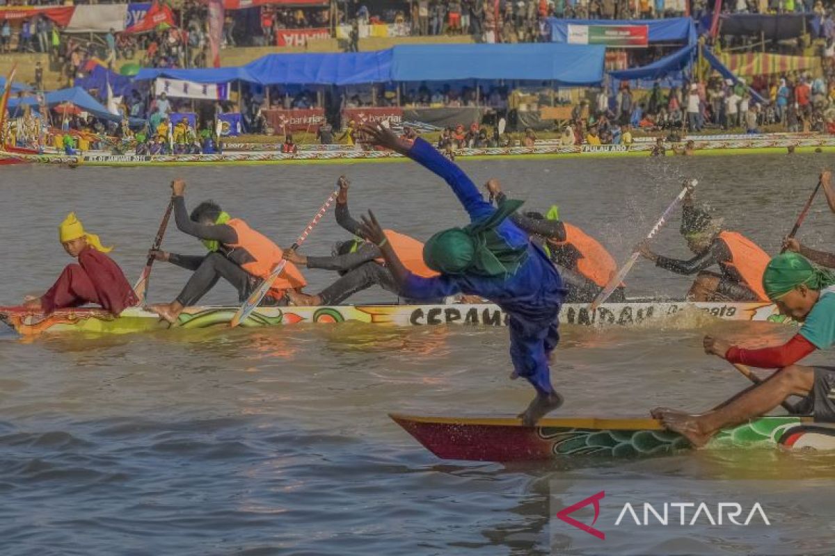 Makna juga filosofi pada balik aksi Pacu Jalur Kuantan Singingi Riau