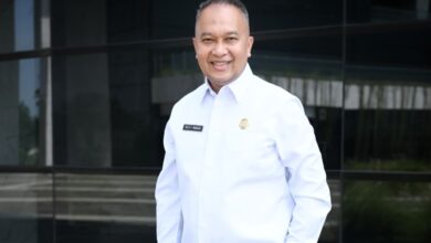 Profil Velix Wanggai, Ketua Komite Percepatan Pembangunan Papua