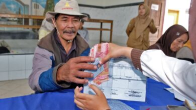 Cara simpel cek BLT Kesra Rp900 ribu lewat website cekbansos