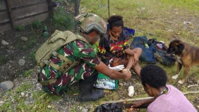 Satgas Yonif 5 Marinir Sentuh Hati Warga Yahukimo dengan Layanan Sektor Kesejahteraan