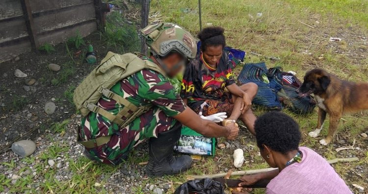 Satgas Yonif 5 Marinir Sentuh Hati Warga Yahukimo dengan Layanan Sektor Kesejahteraan
