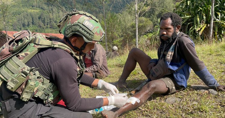 Satgas Yonif 113 Jangkau Aspek Bidang Kesehatan Warga Pedalaman Intan Jaya