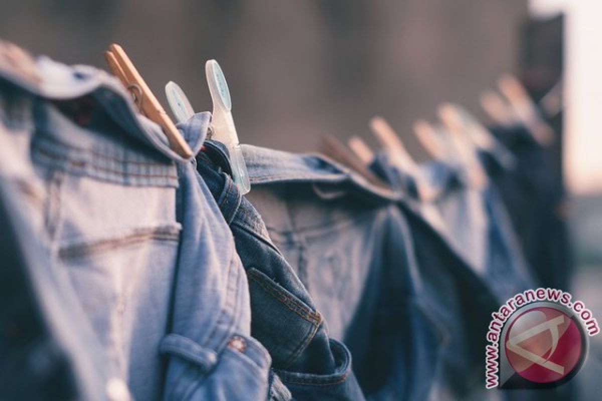 Anti bau apek, ini tips cuci kemudian jemur pakaian pada saat musim hujan