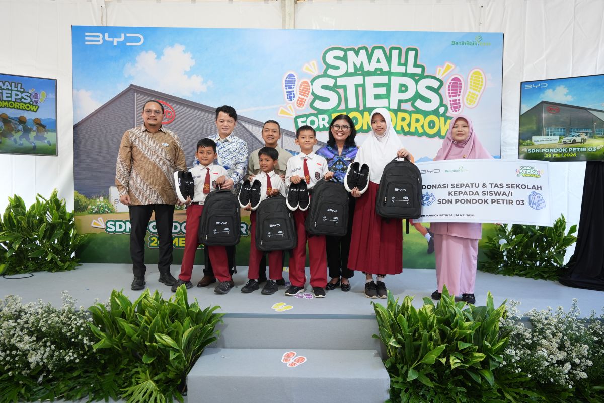 BYD penghargaan turnamen kegiatan Small Steps for Tomorrow fokus ke pada bumi sekolah