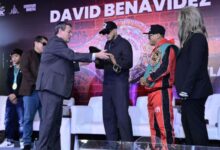 Juara globus David Benavidez terima dua penghargaan dari WBC