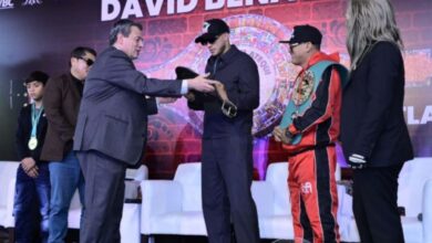 Juara globus David Benavidez terima dua penghargaan dari WBC