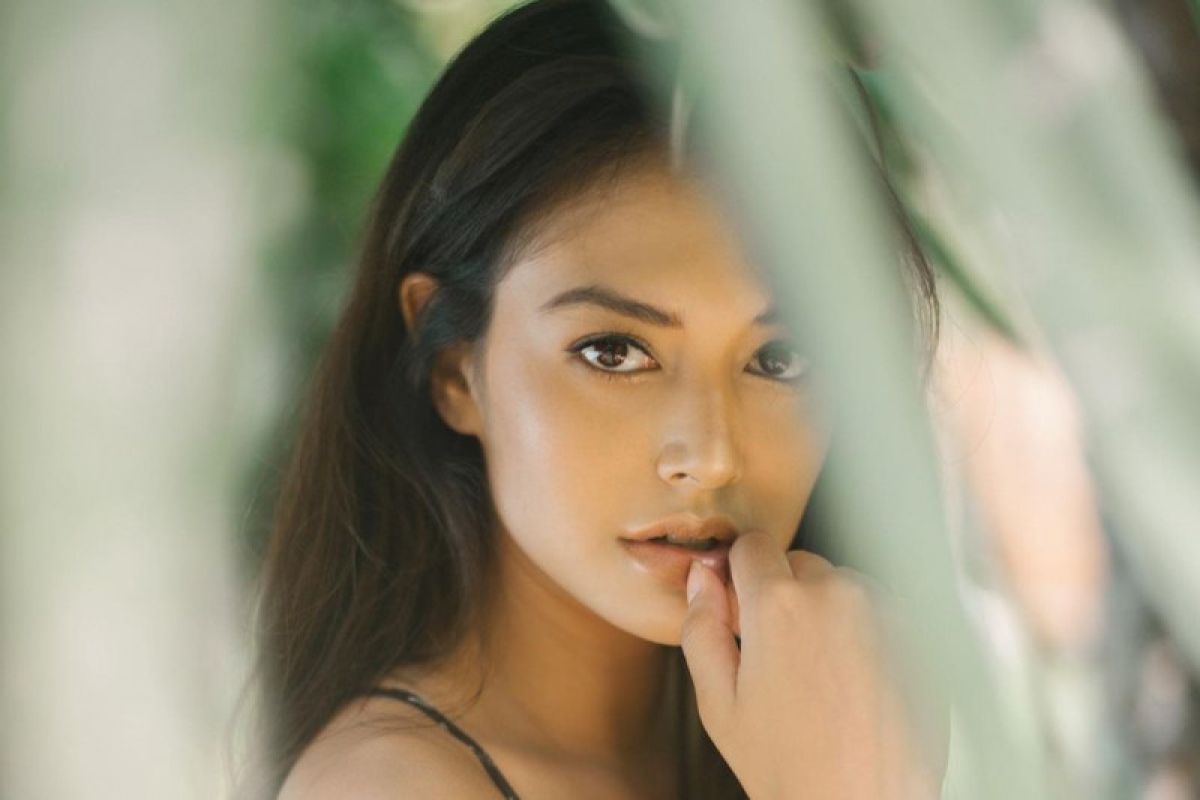 Profil Aurelie Moeremans, aktris pada balik buku memoar “Broken Strings”