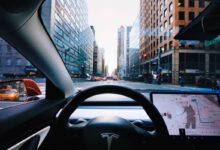 Tesla ubah nama perangkat lunak bantuan pengemudi miliknya pada China