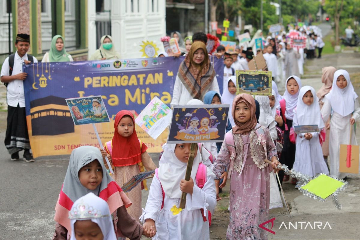 Hal ini adalah amalan ibadah yang mana digunakan sanggup dikerjakan ketika waktu di malam hari Isra Miraj