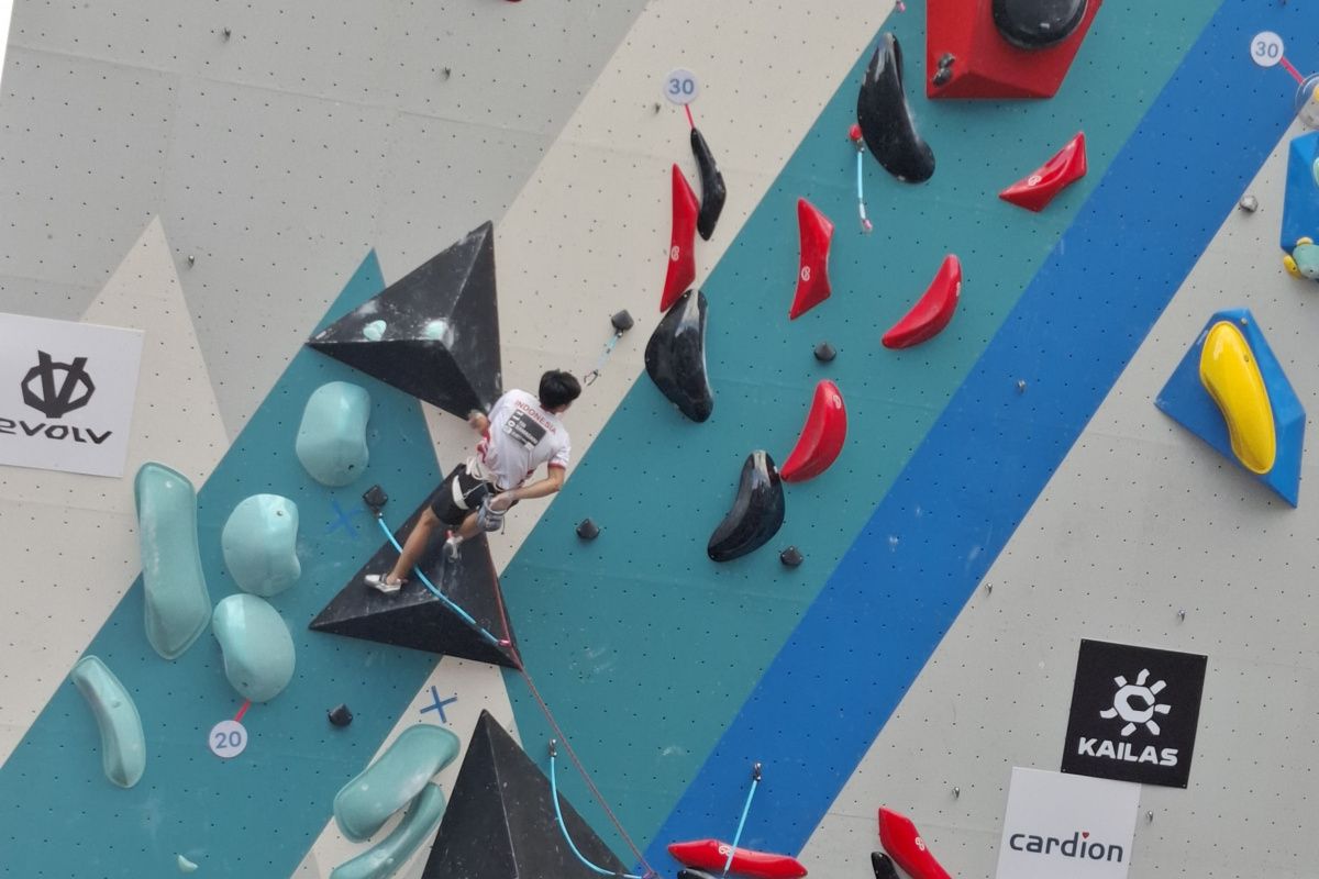 Raih emas lead, Putra Tri torehkan sejarah ke World Climbing Series
