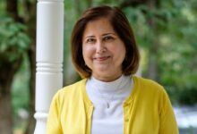 Profil Ghazala Hashmi, wanita Muslim yang digunakan yang dimaksud jadi Wakil Pengelola Virginia