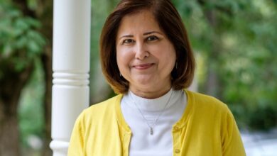 Profil Ghazala Hashmi, wanita Muslim yang digunakan yang dimaksud jadi Wakil Pengelola Virginia