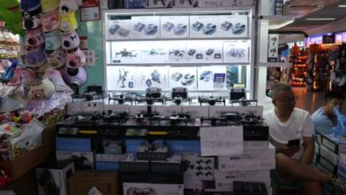 Mengubek barang “made in China”  pada supermarket raksasa Yiwu