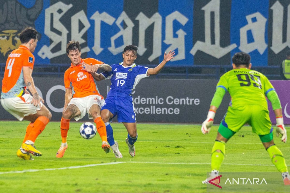 Persib Bandung lepas Alfeandra Dewangga ke Arema FC
