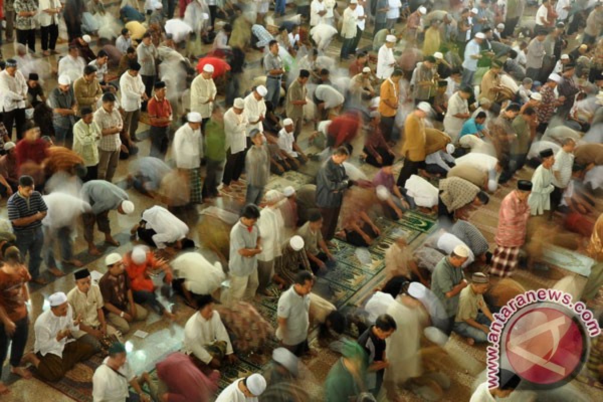 Bolehkah shalat sunnah ketika khutbah hari terakhir pekan berlangsung?
