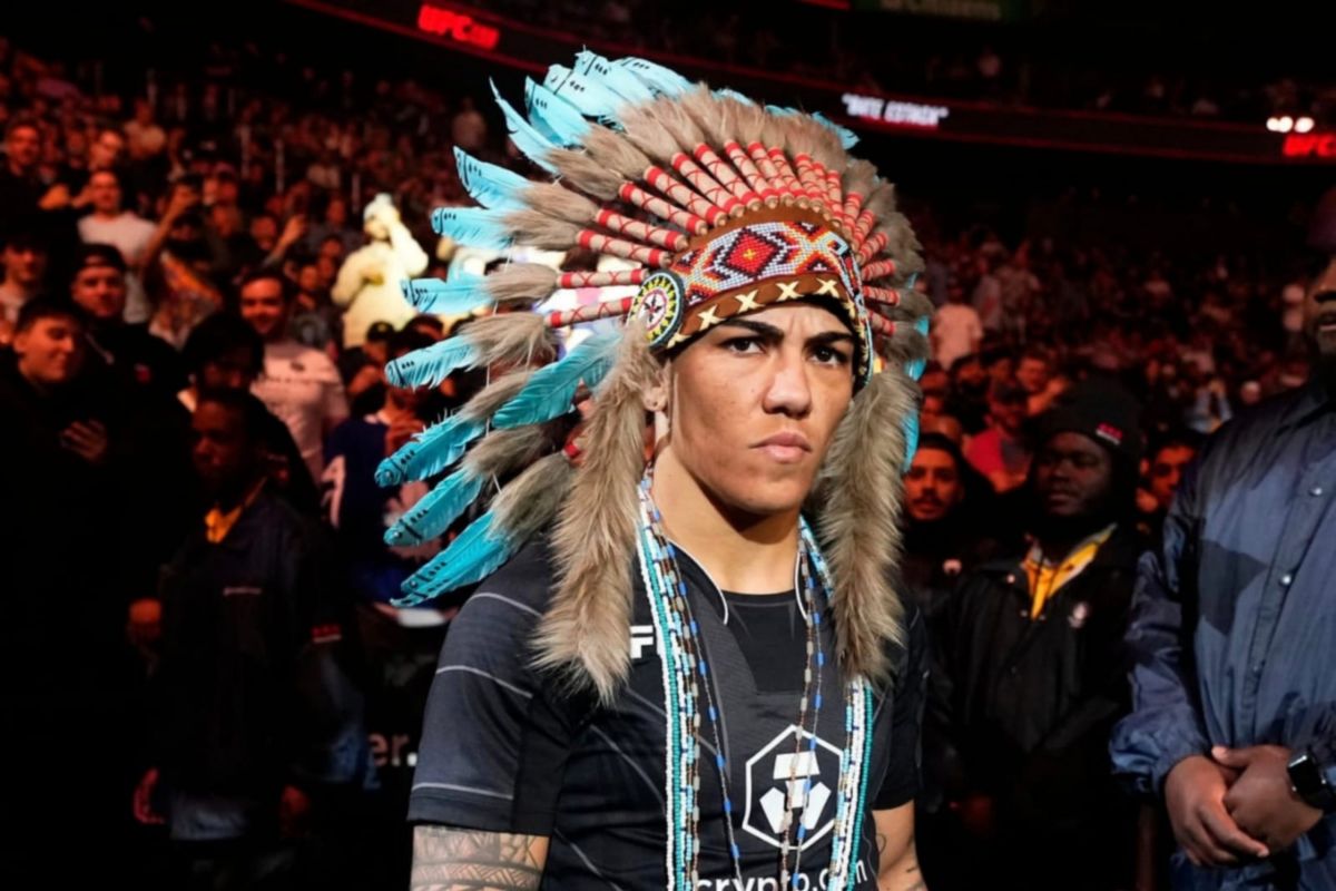 Mantan juara UFC Jessica jadi pengantar makanan selama massa pemulihan