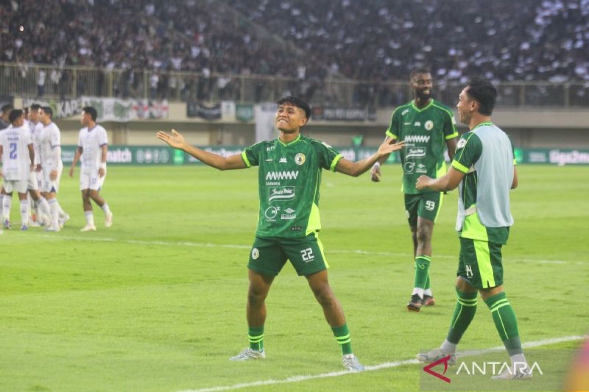 Huistra sebut skuad PSS Sleman belum lengkap pada latihan perdana