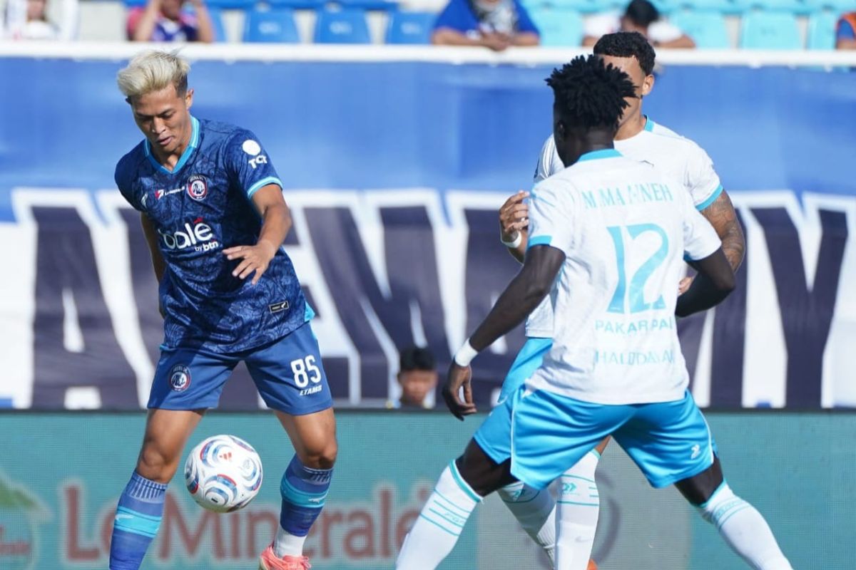 Arema FC gulung Isenmulang empat gol tanpa balas di dalam di Kanjuruhan