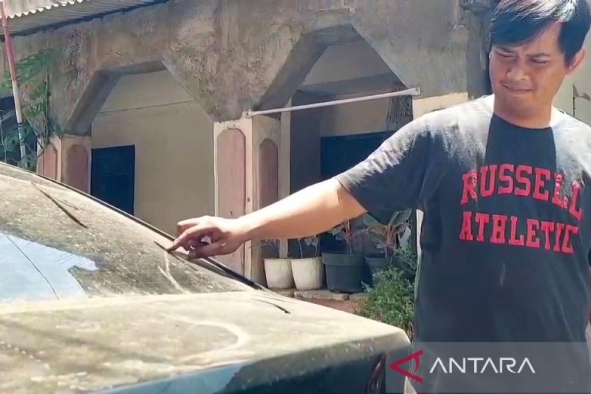 Abu vulkanik yang menempel ke kendaraan disarankan segera dibersihkan