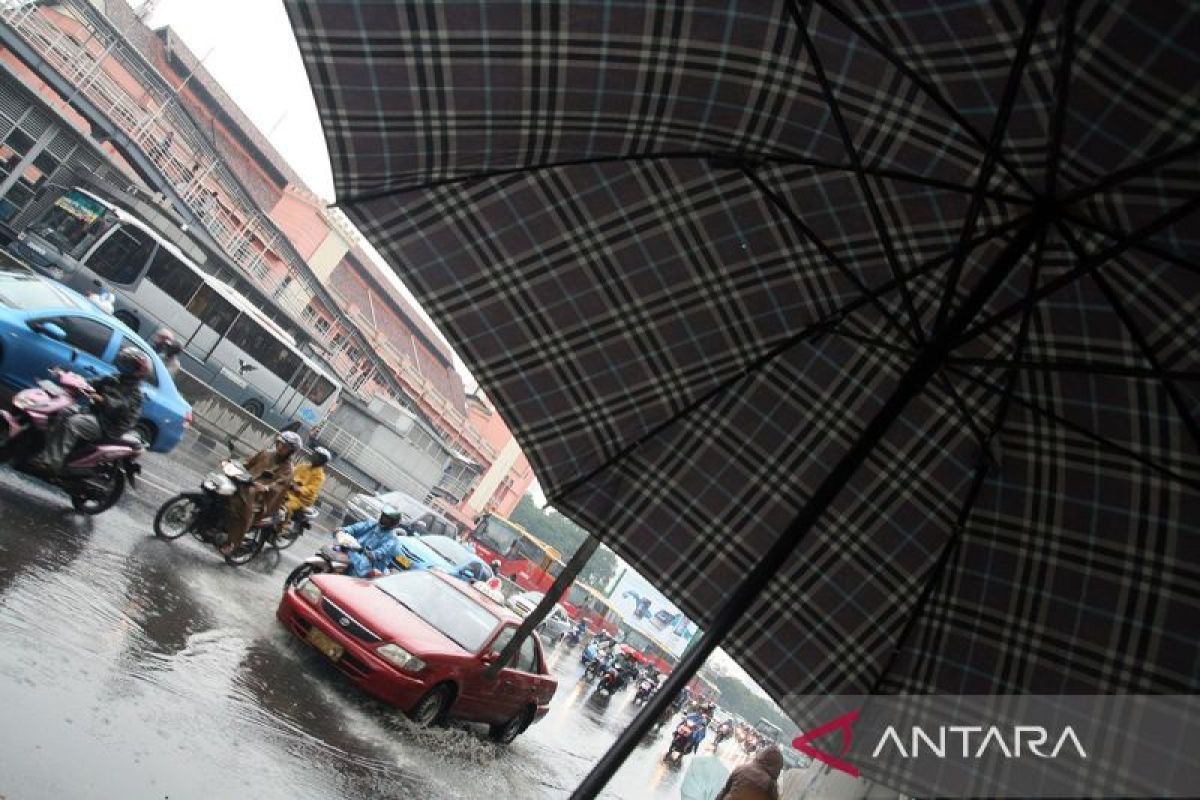 Hal-hal yang mana diperlukan diantisipasi saat berkendara semasa hujan