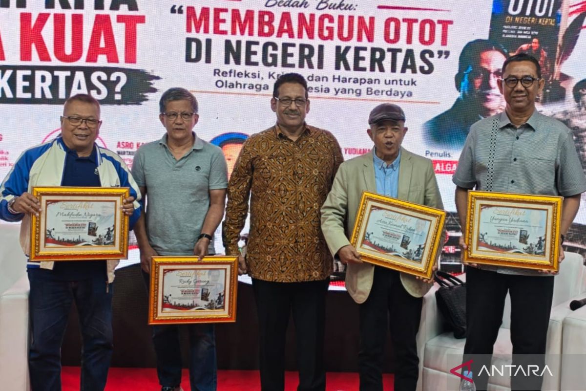 Algadri tawarkan lima solusi pada buku “Membangun Otot dalam Negeri Kertas”