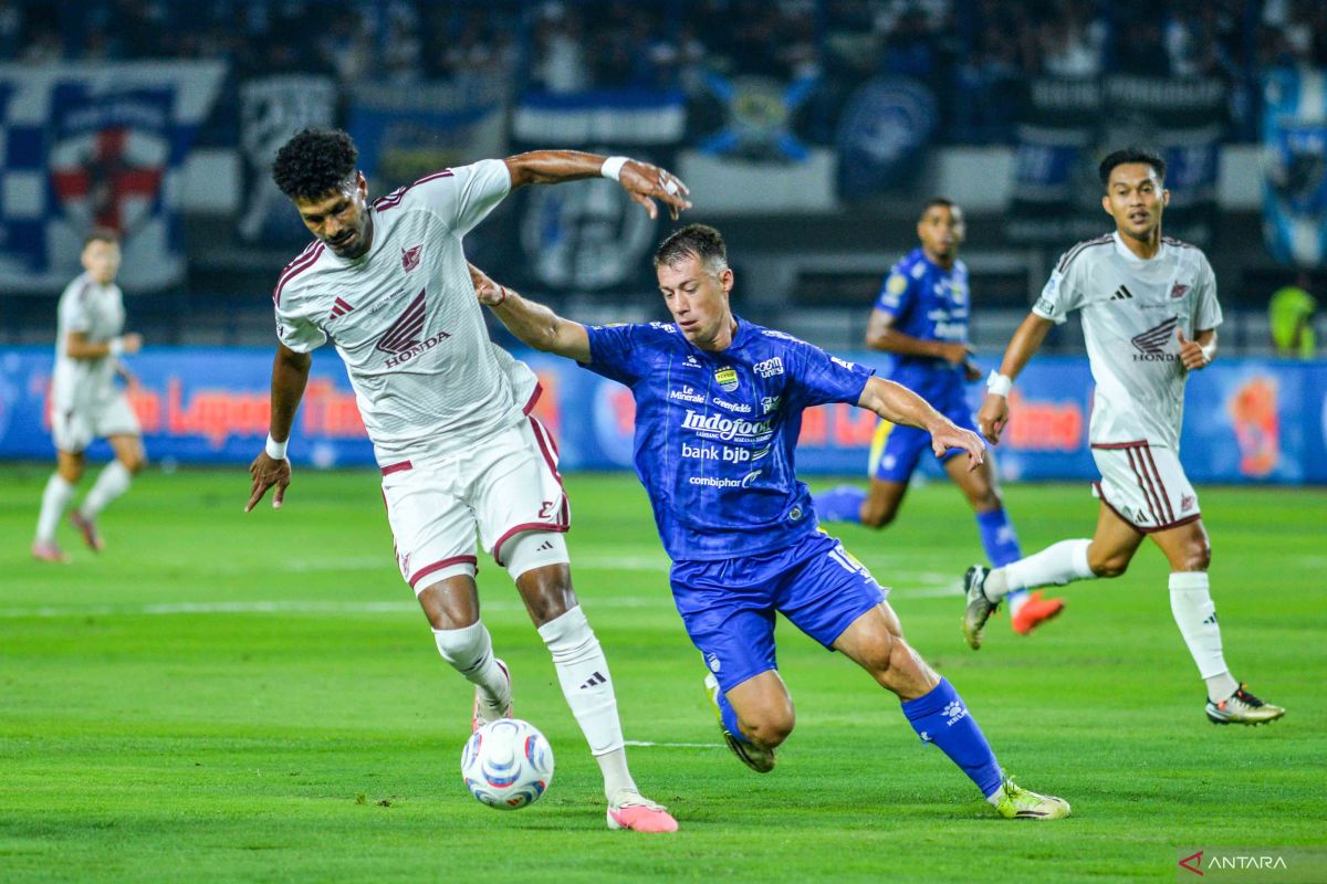 Persib Bandung petik kemenangan 3-1 bertarung dengan PSM Makassar
