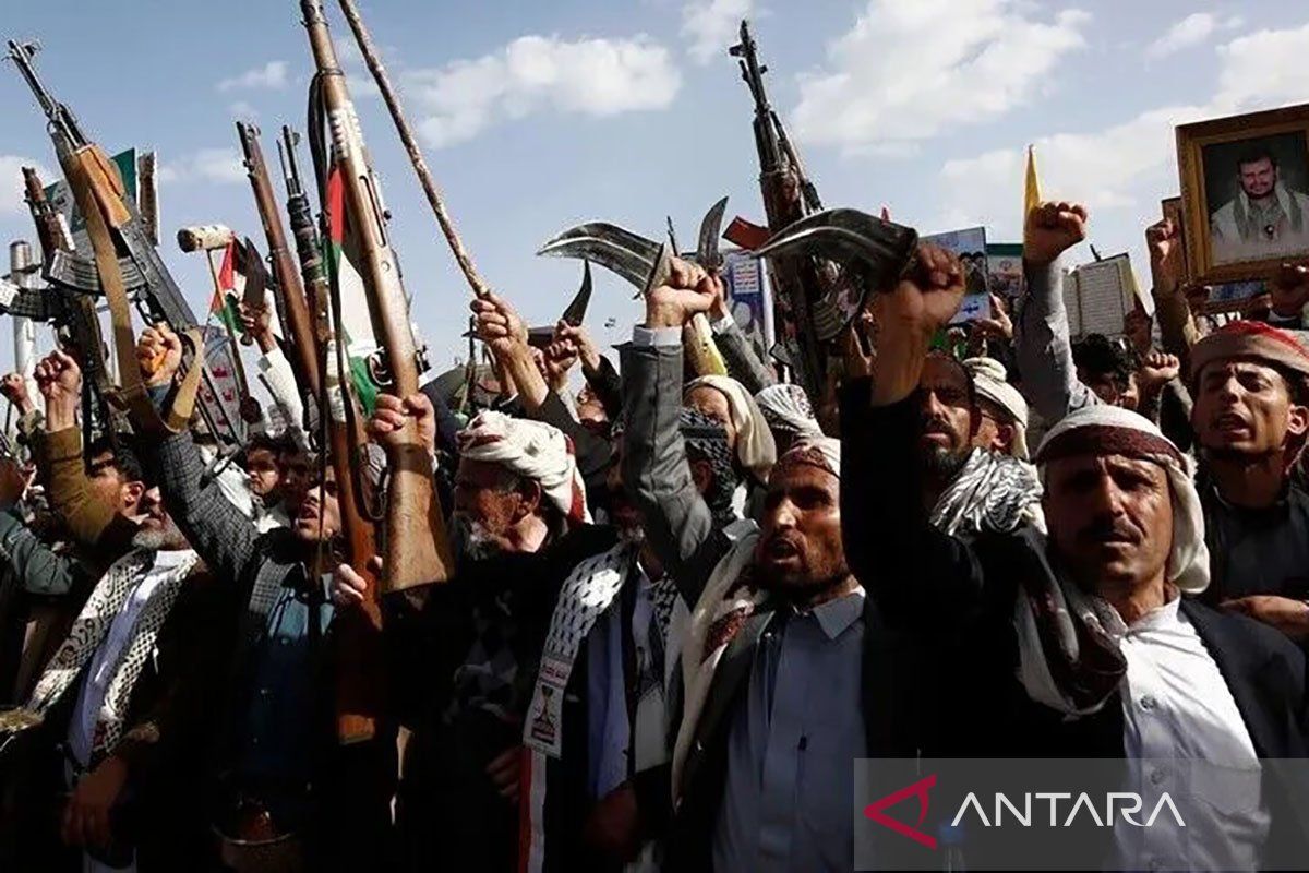 Tim bola pemerintah Yaman kirim drone serang kedudukan Houthi